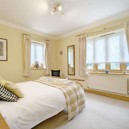 Wisteria Way, Tangmere Bagian luar foto