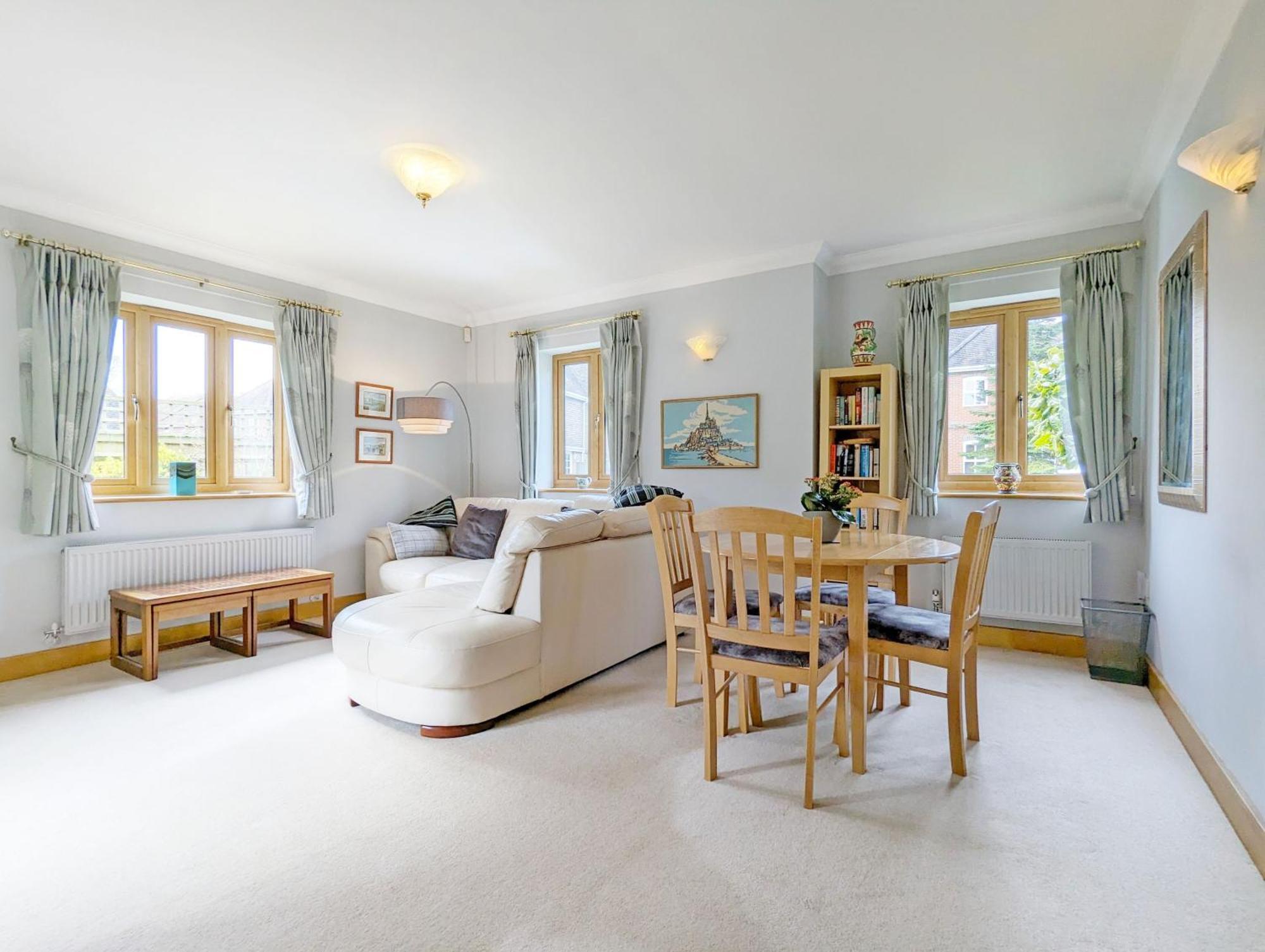 Wisteria Way, Tangmere Bagian luar foto