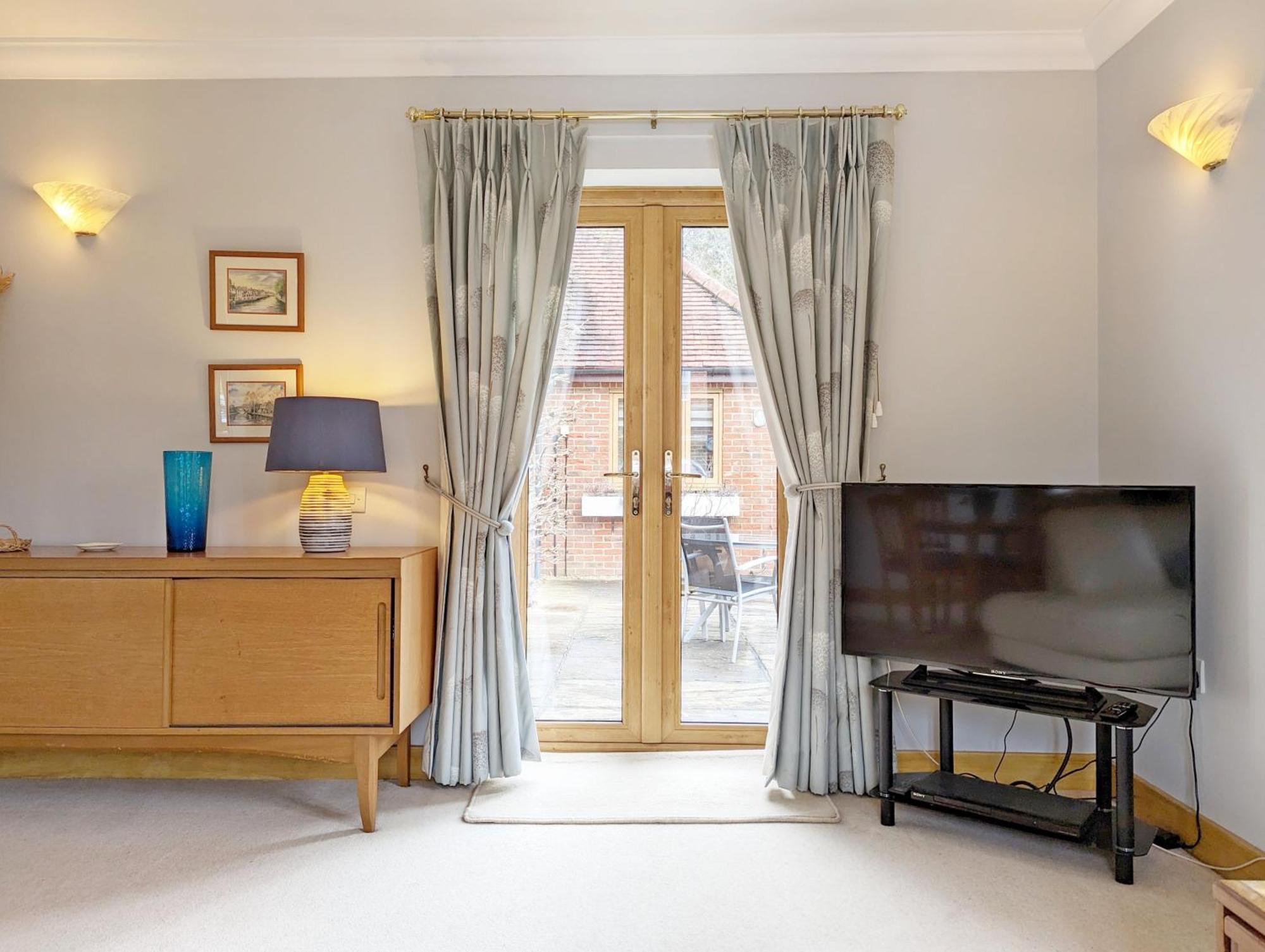 Wisteria Way, Tangmere Bagian luar foto