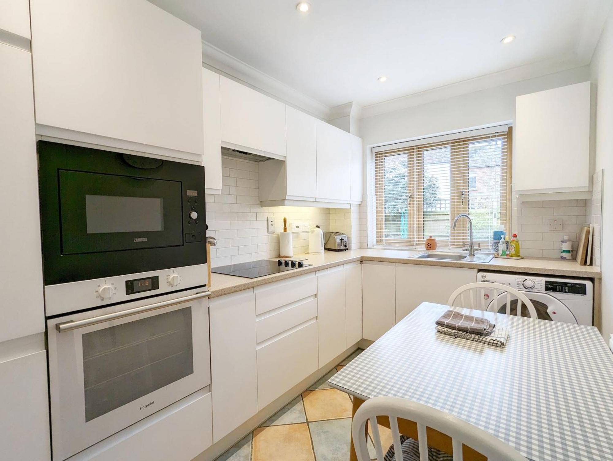 Wisteria Way, Tangmere Bagian luar foto