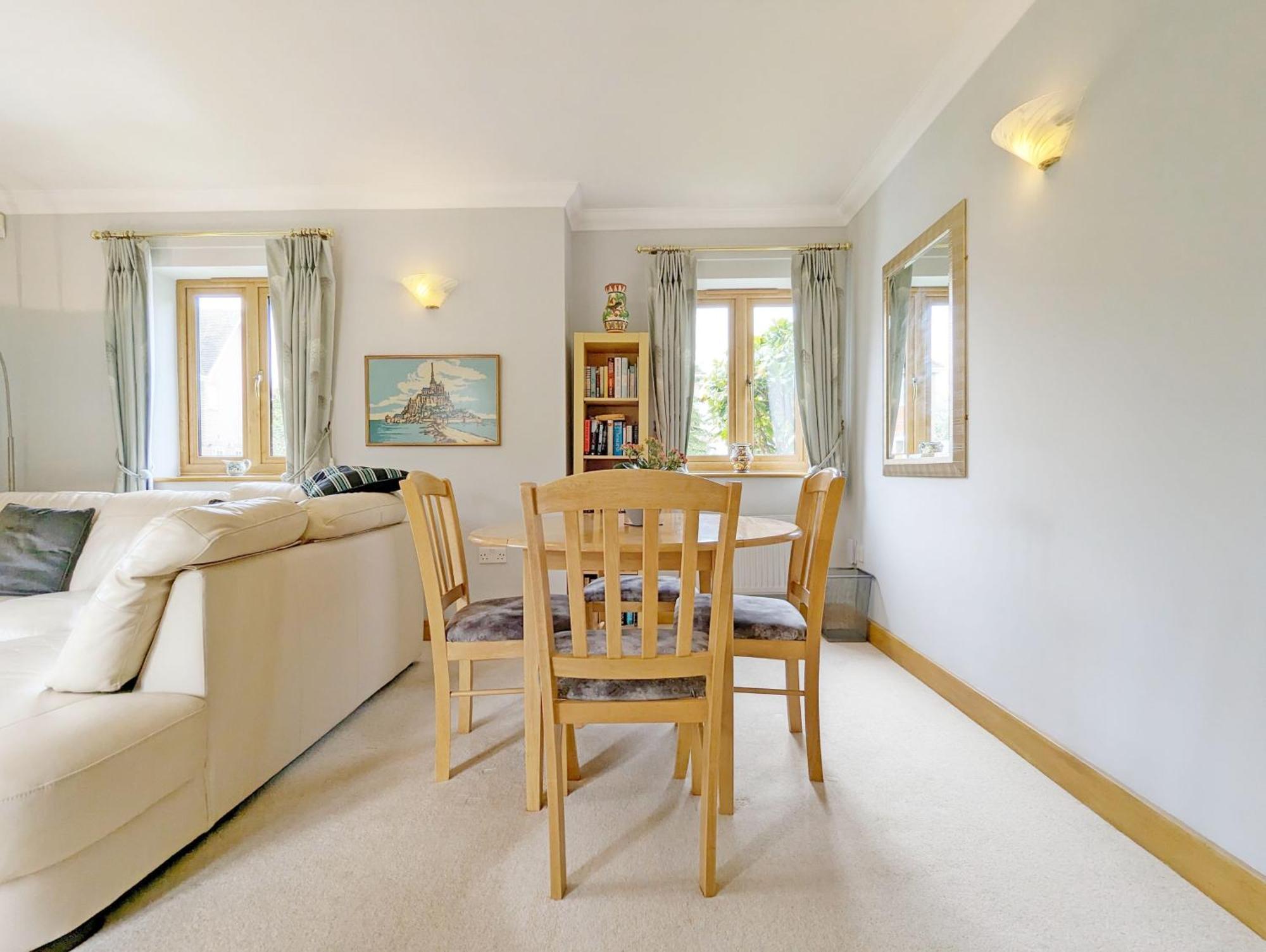Wisteria Way, Tangmere Bagian luar foto