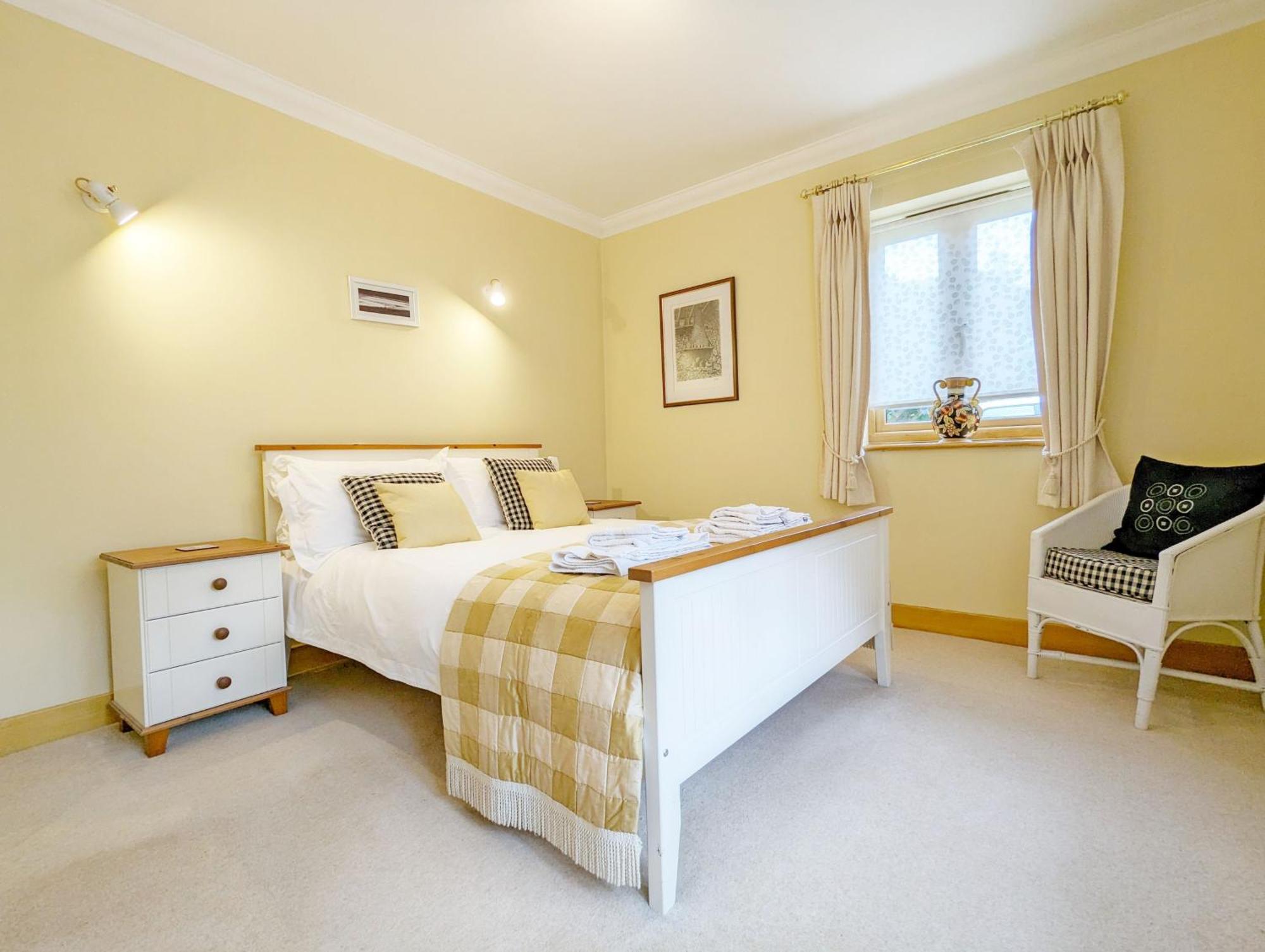 Wisteria Way, Tangmere Bagian luar foto
