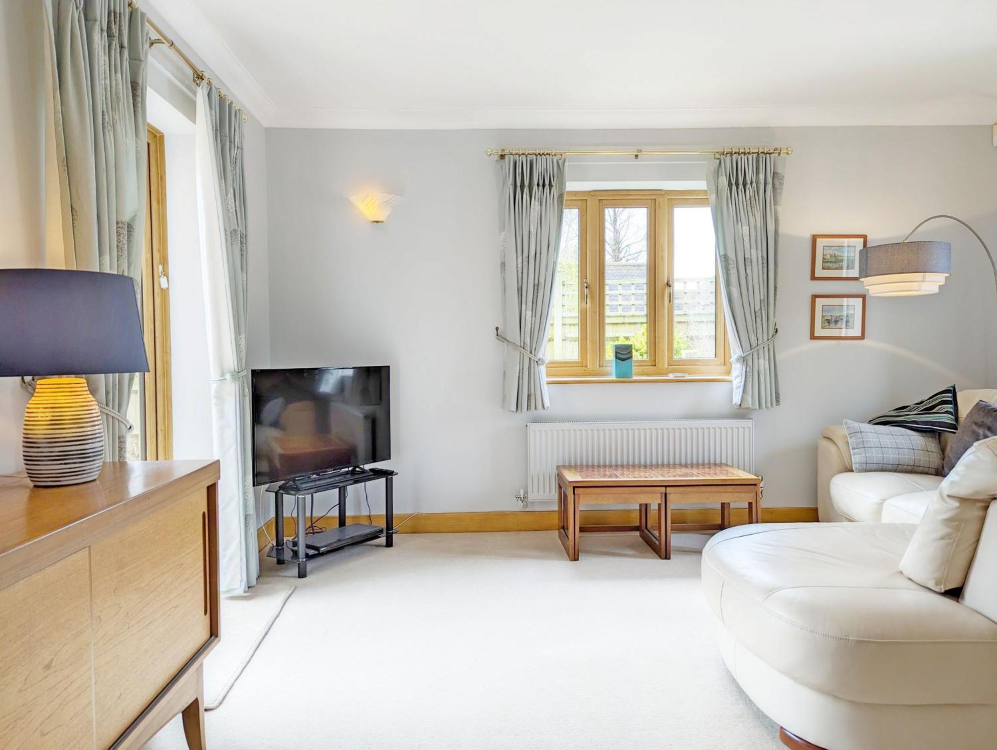 Wisteria Way, Tangmere Bagian luar foto